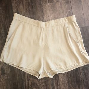Light weight tan linen like shorts